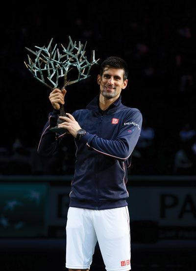 Djokovic_ParisBercy_Trophy.jpg
